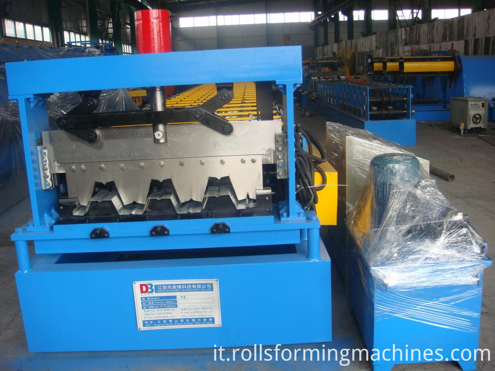 Rotolo galvanizzato della lamina di metallo del tetto che forma macchina Galvanized Roofing Metal Sheet Roll Forming Machine